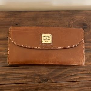 Never used Dooney and bourke wallet/wristlet